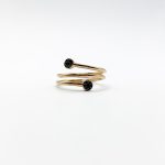 Anillo Espiral Con Diamantes Negros