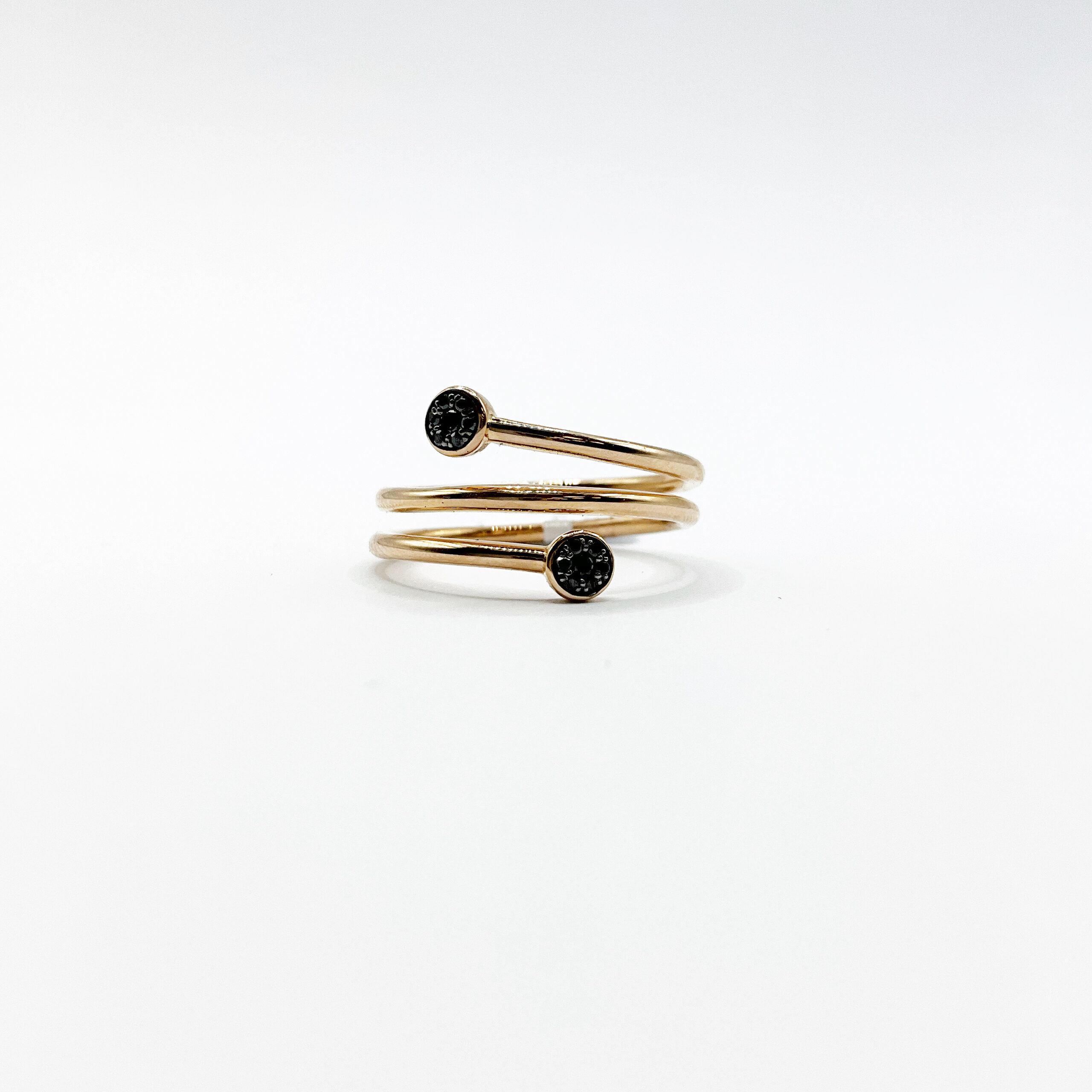 Anillo Espiral Con Diamantes Negros