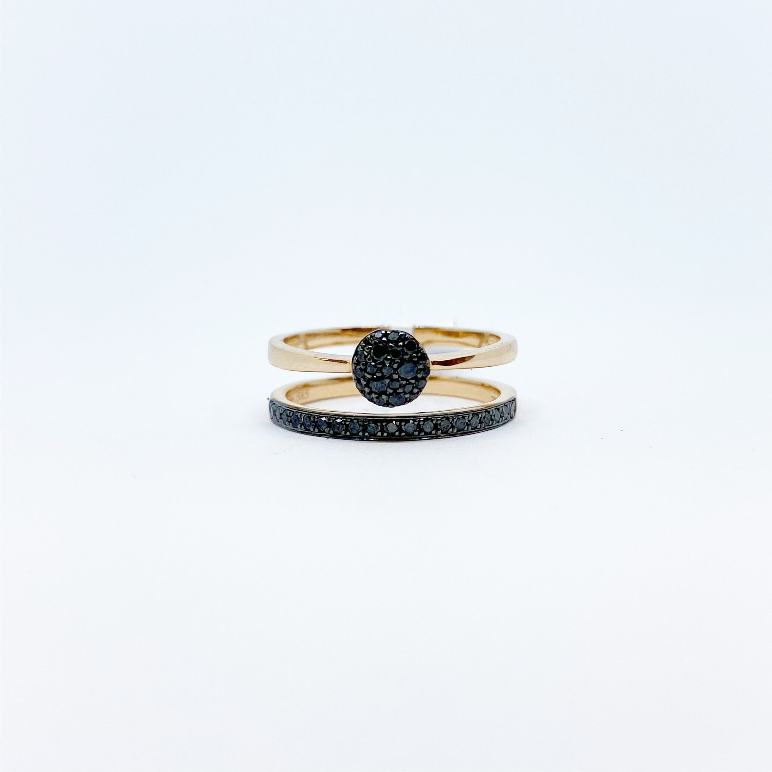 Anillo Circulo con Churumbela de Diamantes Negros