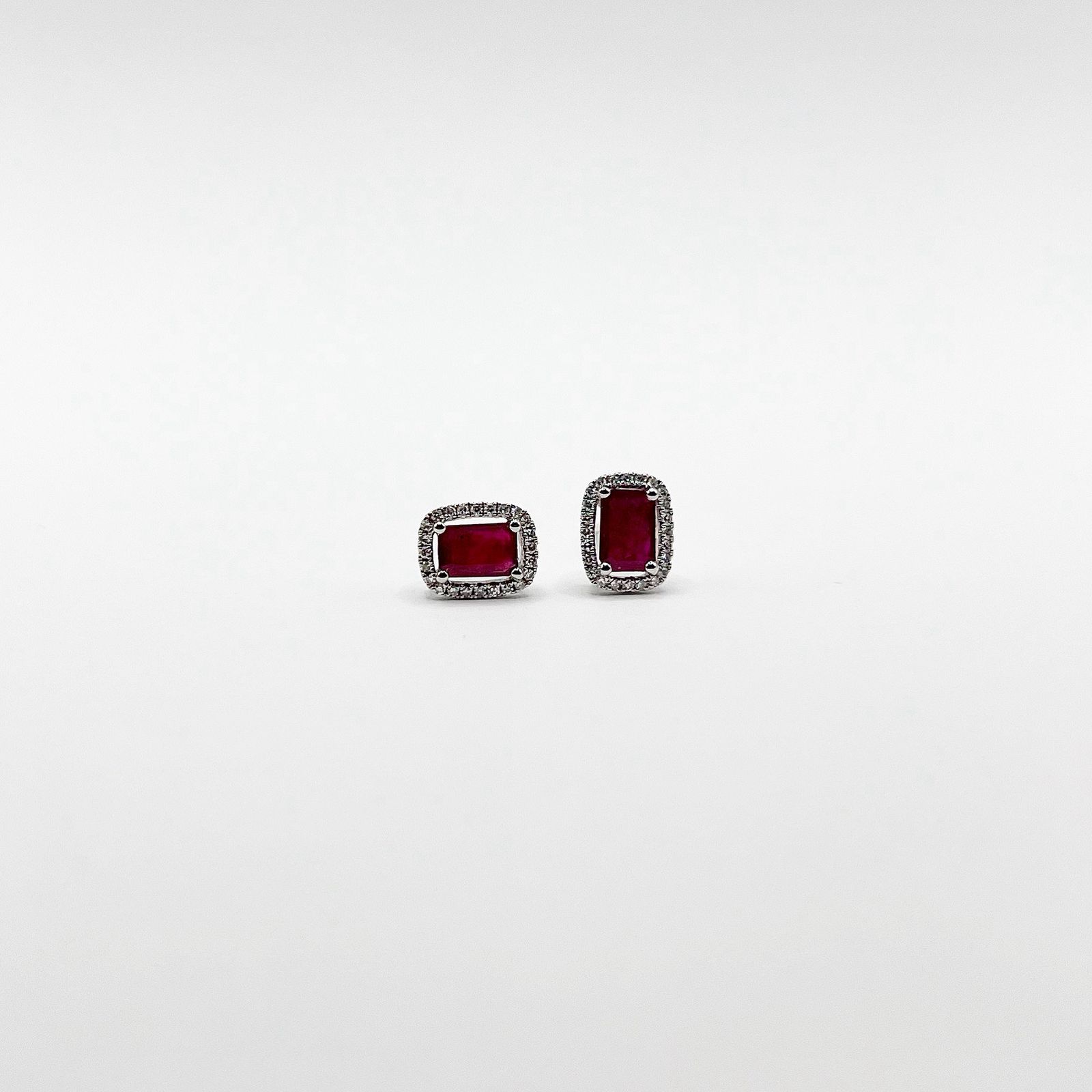 Aretes Cuadro Rubi Con Halo De Diamantes