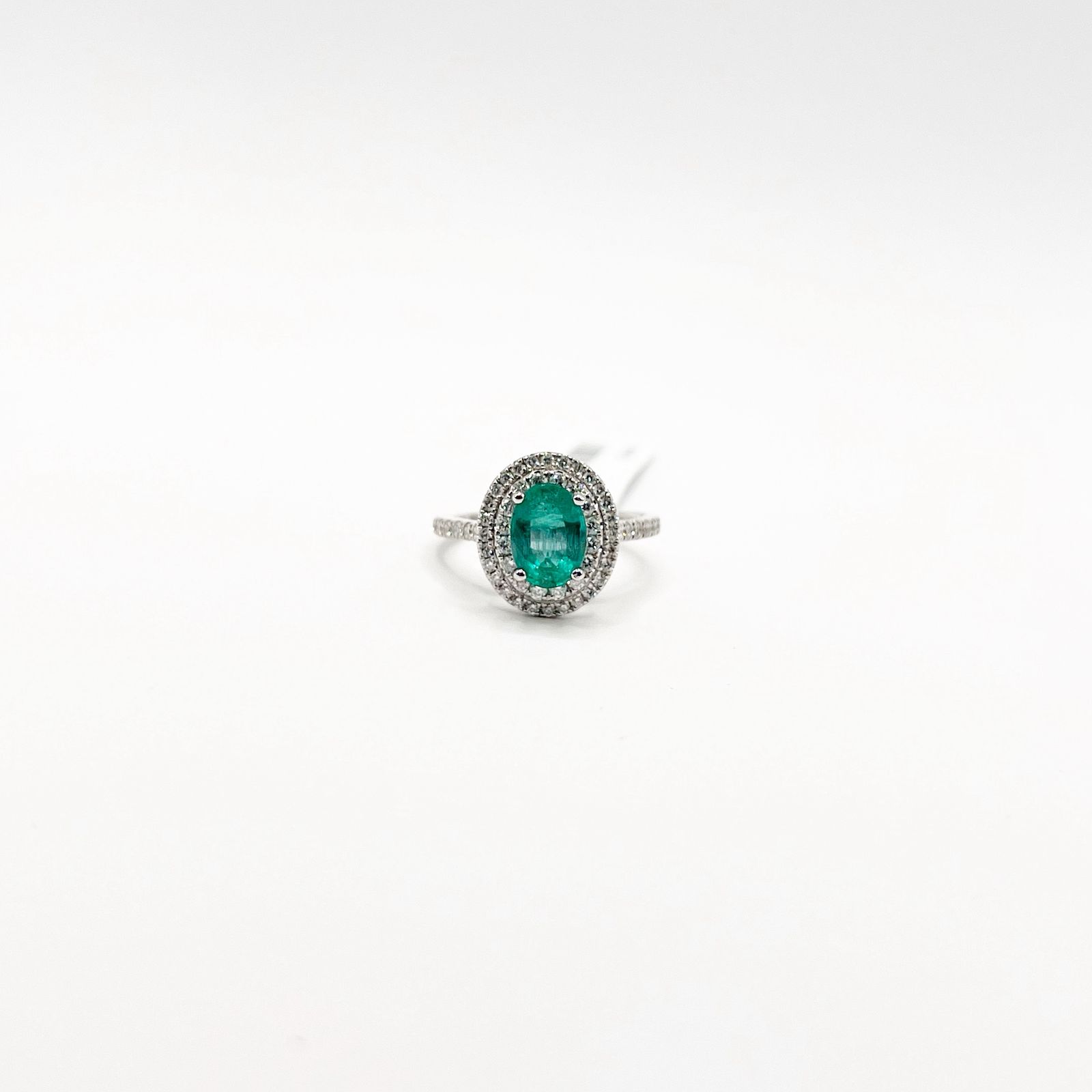 Anillo Esmeralda Oval Con Halo Doble De Diamantes