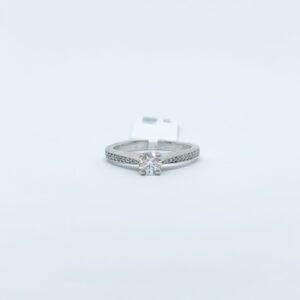 Anillo De Compromiso Con Diamantes