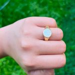 Anillo Ajustable Con San Benito De Madre Perla