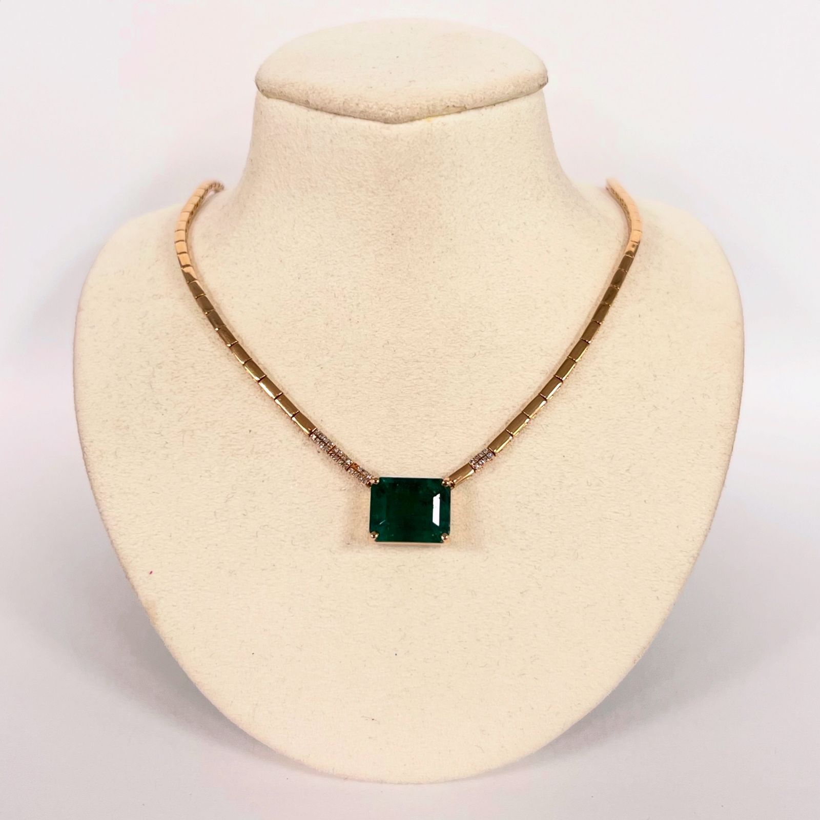 Gargantilla Con Esmeralda