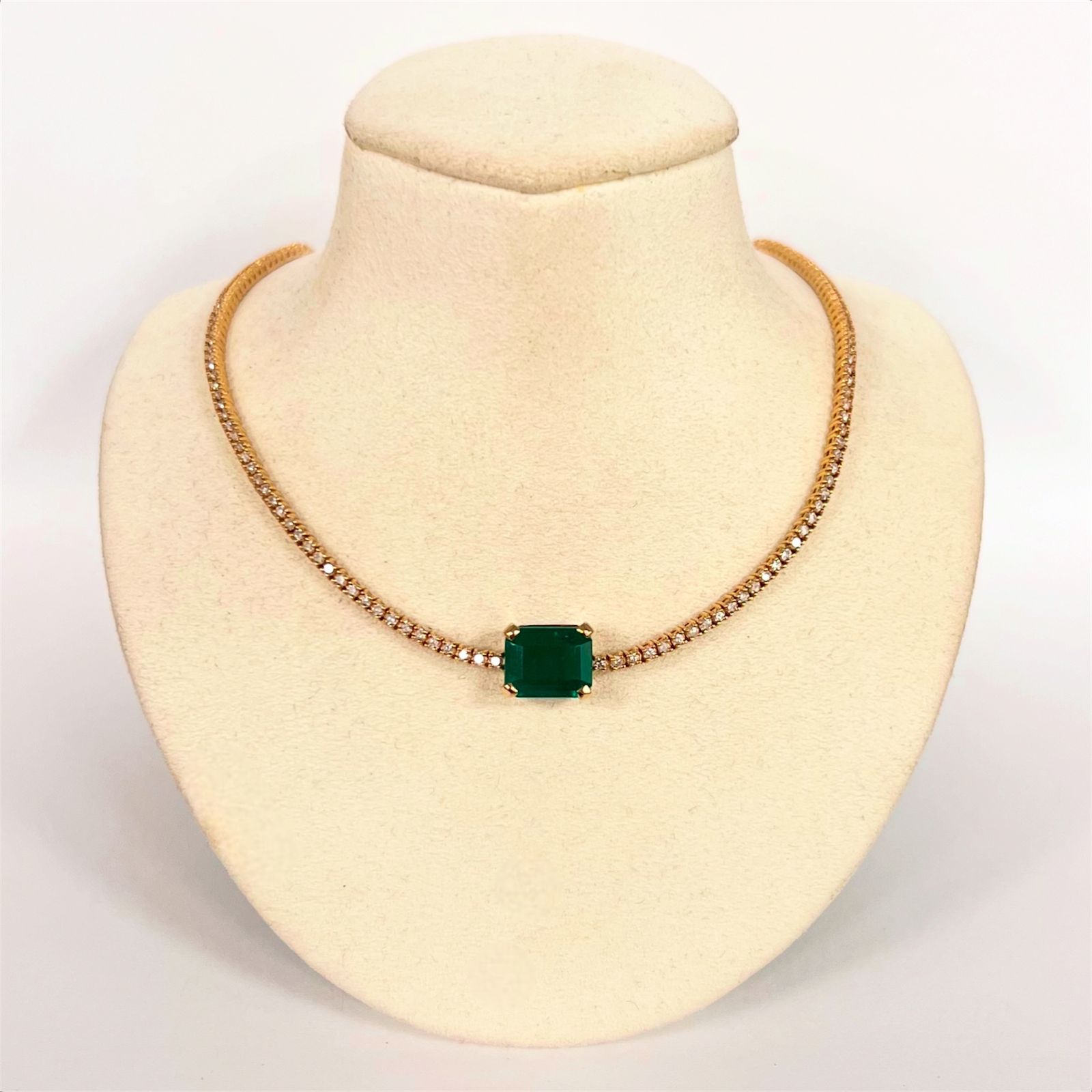 Choker De Diamantes Con Esmeralda Central