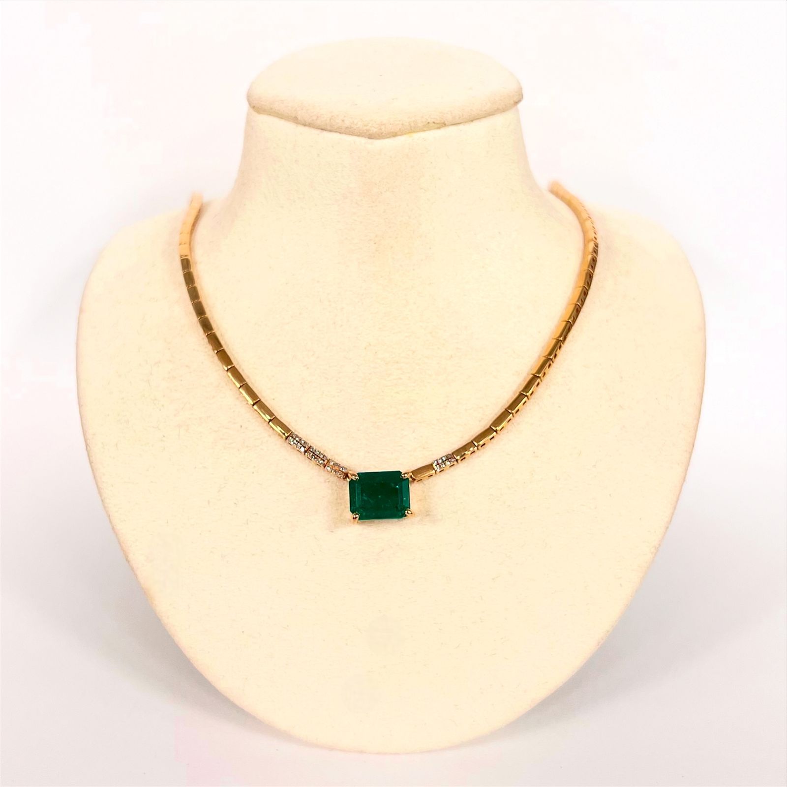 Gargantilla Con Esmeralda