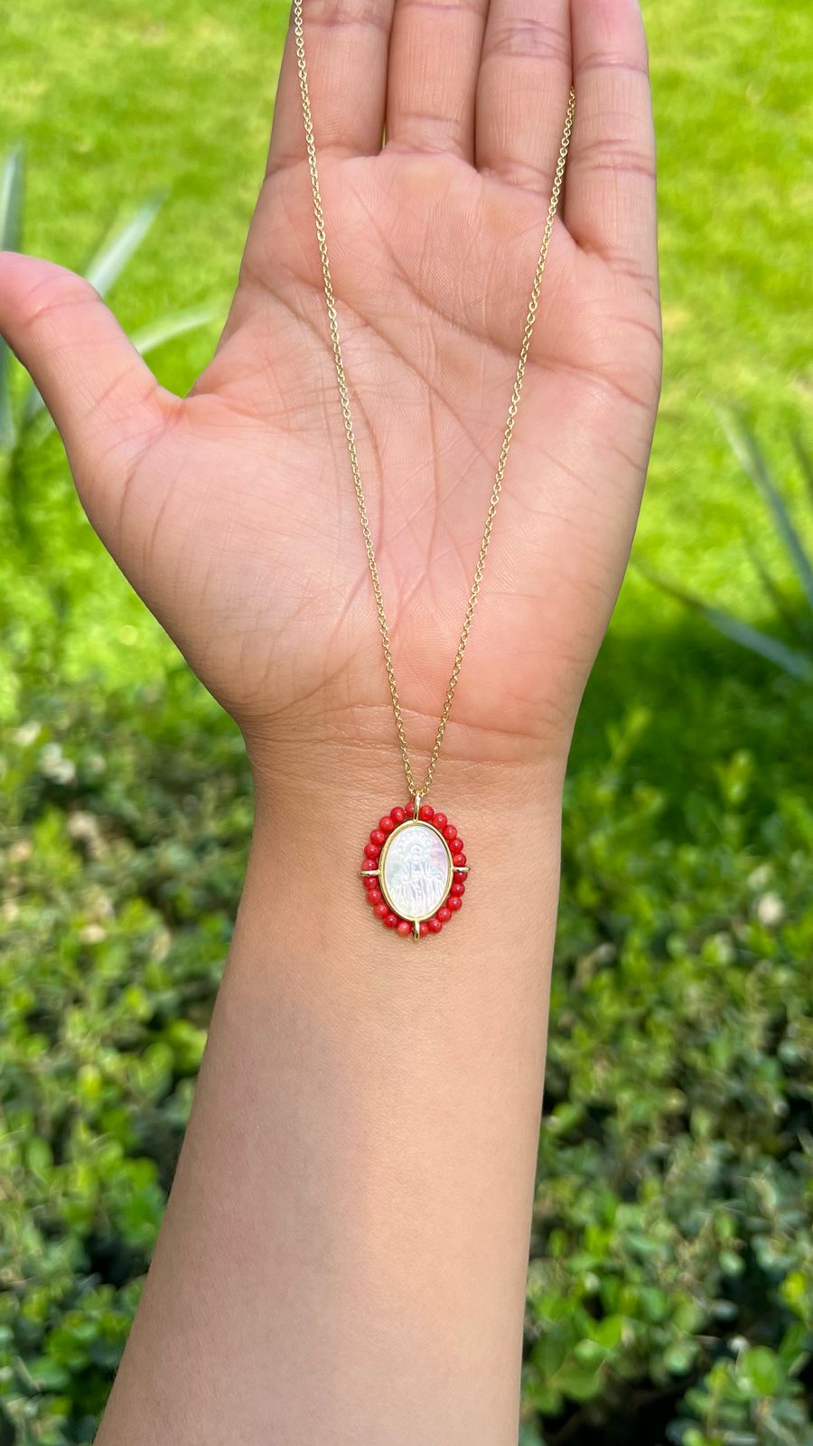 Cadena Con Dije Virgen Milagrosa y Coral