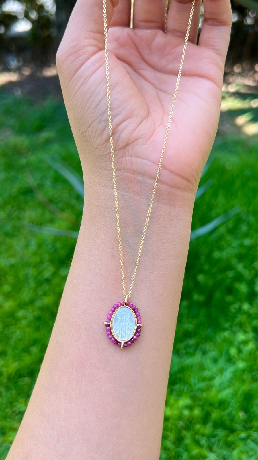 Cadena Con Dije Virgen Milagrosa y Rubi